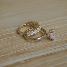 Load image into Gallery viewer, Oval Diamond Wedding Band