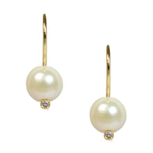 Load image into Gallery viewer, Pearl earrings with diamond
